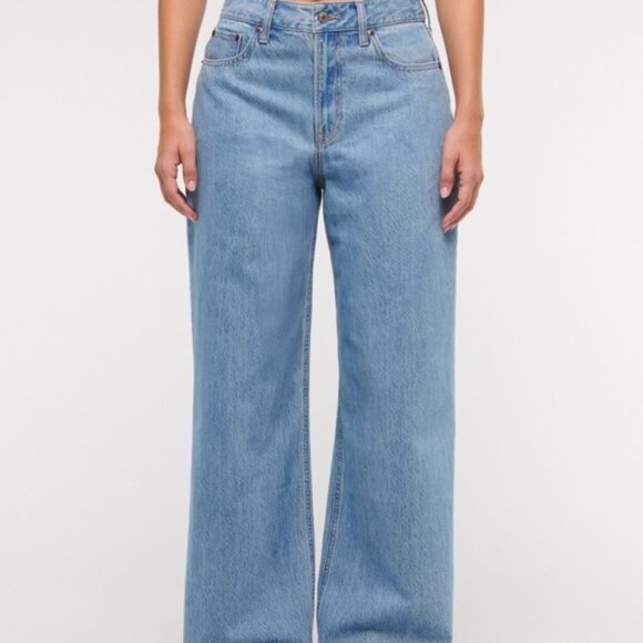 Abercrombie & Fitch Curve Love High Rise Wide Leg Jean - Picture 1 of 3